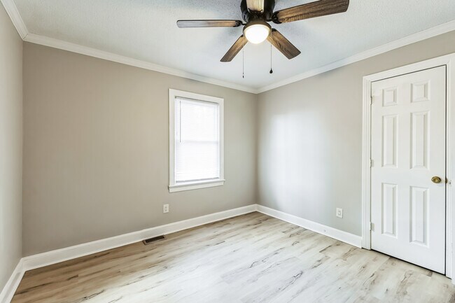 Building Photo - 412 Circle Dr