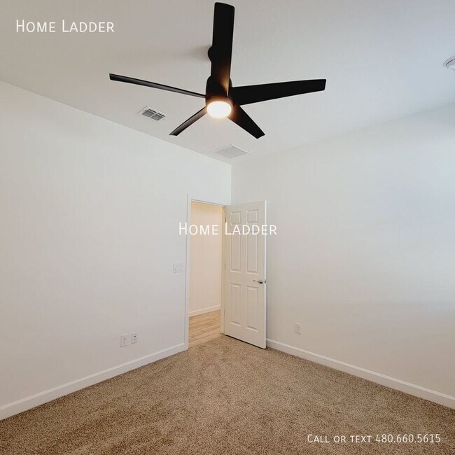 Building Photo - 13337 W Lariat Ln