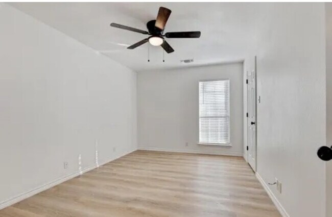 Building Photo - 403 N Burdette Ave