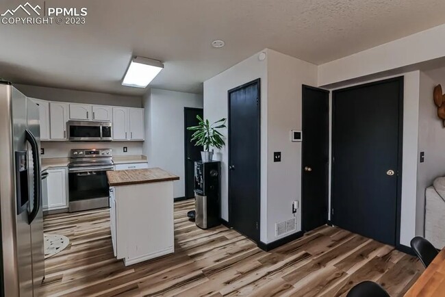 Building Photo - 11360 Justamere Dr