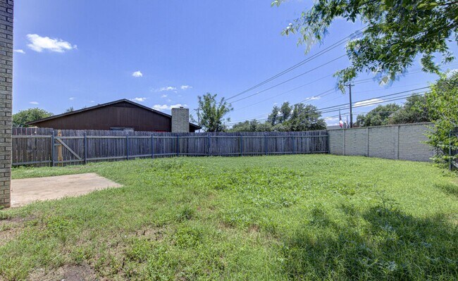 Building Photo - 1200 Westcott Dr