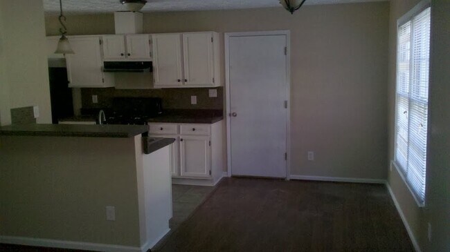 Building Photo - Beautiful 4 Bedroom Lithonia Home!