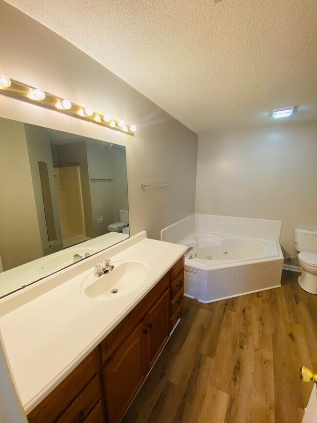 Building Photo - 2918 Mulberry Ln