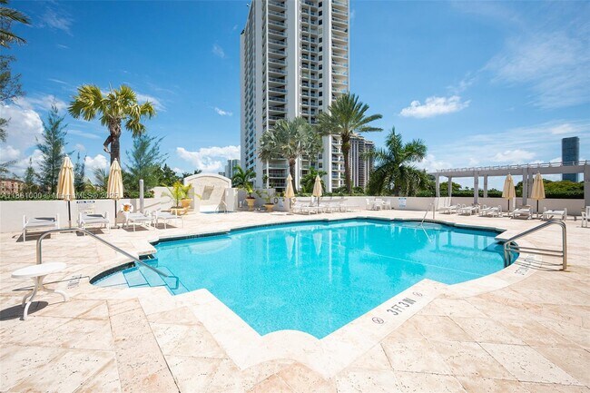 Building Photo - 19400 Turnberry Way