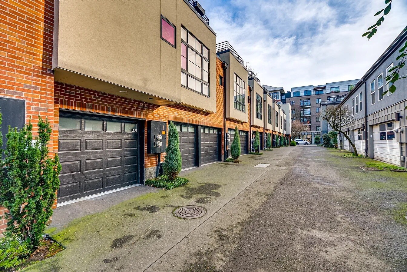 Building Photo - 752 NW 12th Ave