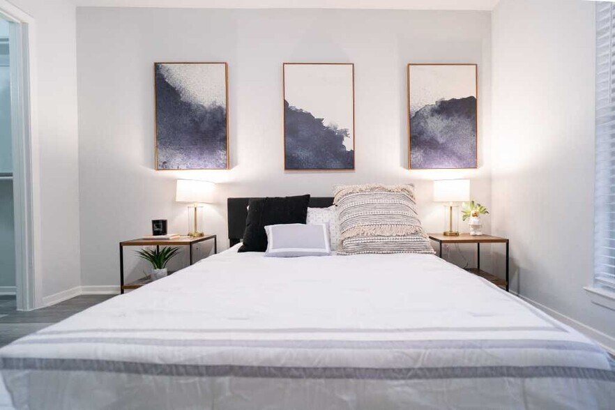 Building Photo - 11700 Metric Blvd