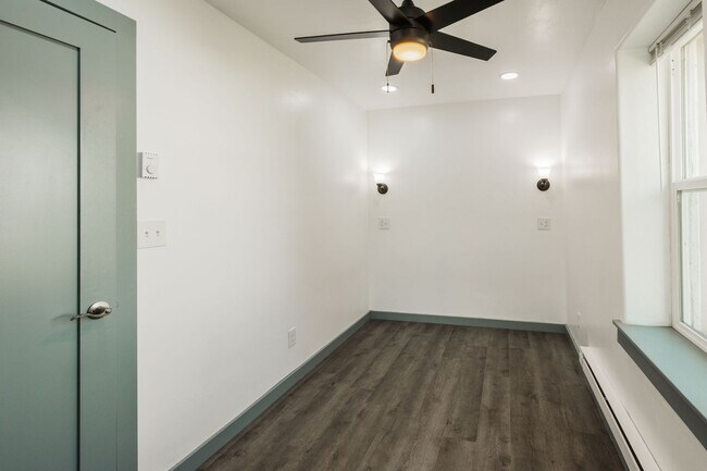 Building Photo - 452 Fremont St
