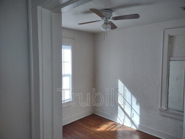 Building Photo - 2132 Captain Ave