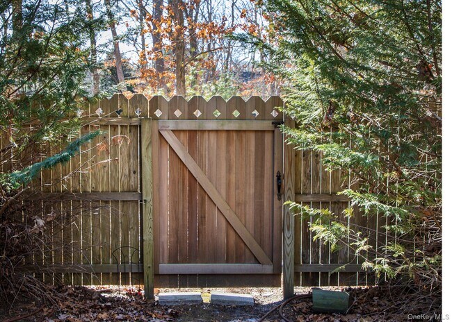 Building Photo - 5 Southwood Ln