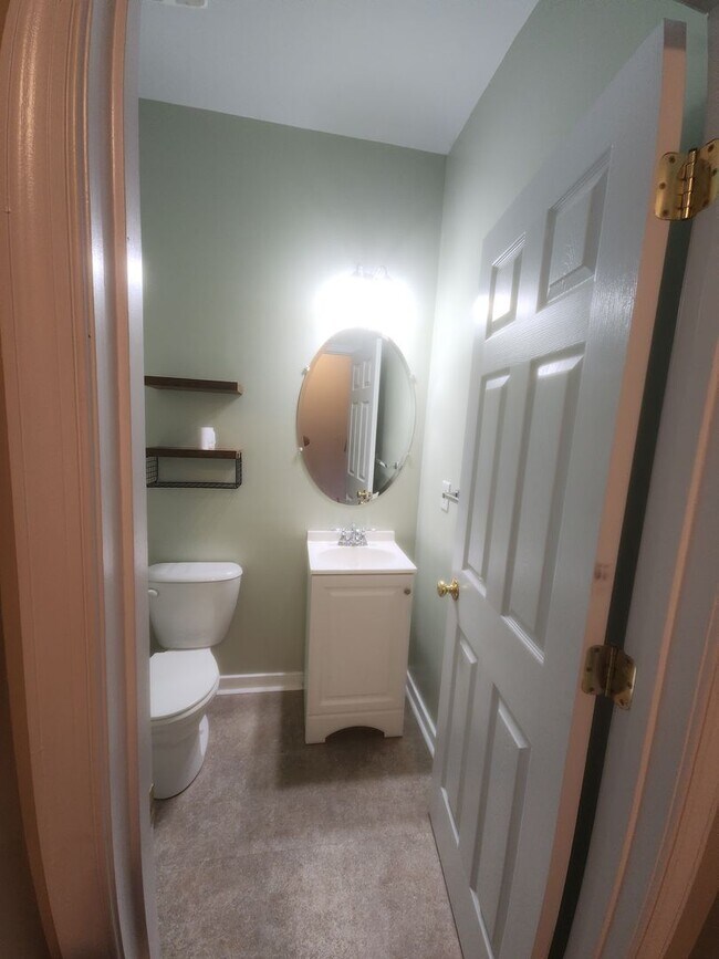 Building Photo - Beautiful Spacious Home in Huntington Place!