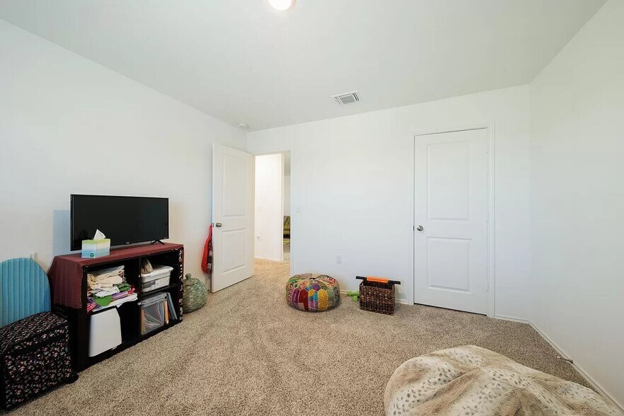 Building Photo - 15313 Pale Glow Cv