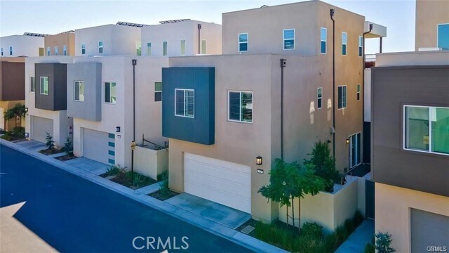 Building Photo - 105 Chorus