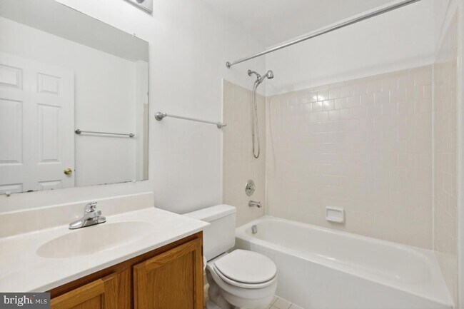 Building Photo - 18221 Fox Chase Cir