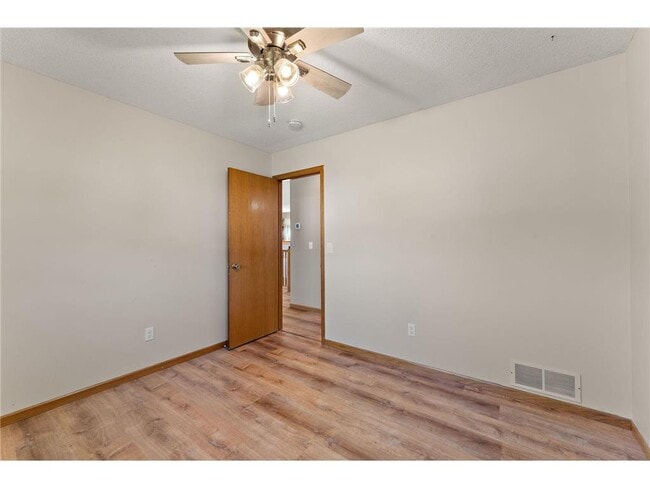 Building Photo - 5785 Yucca Ln N
