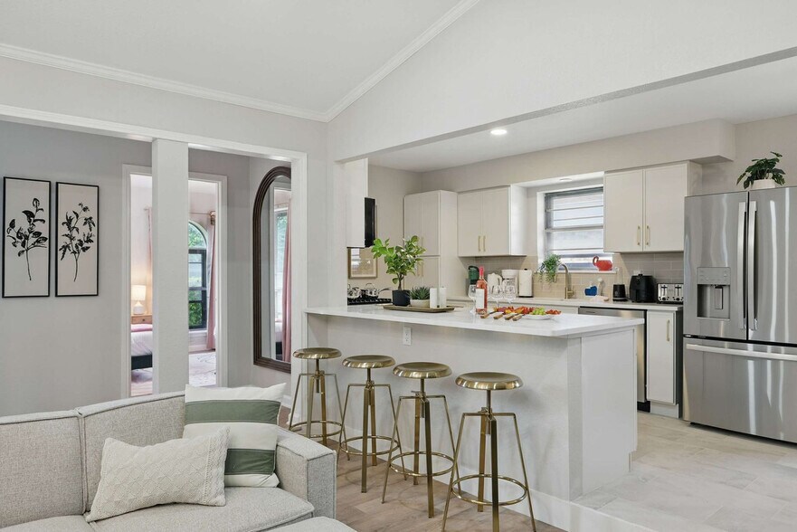 Building Photo - 522 Flamingo Way