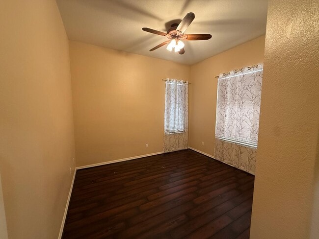 Building Photo - 432 W Carob Dr