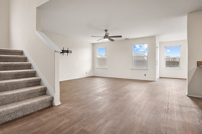 Building Photo - 4 Bedroom/3 Bath Redbird Ranch Subdivision