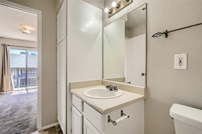 Building Photo - 501 Sellers Pl