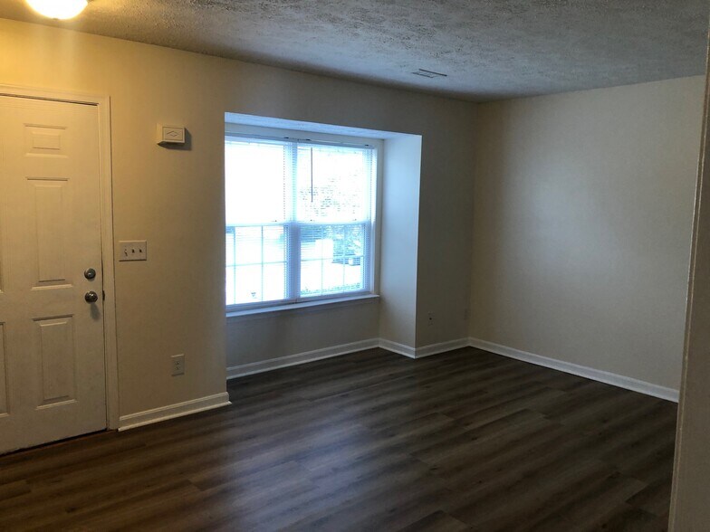 Living Romm - 433 Ridgefield Ave