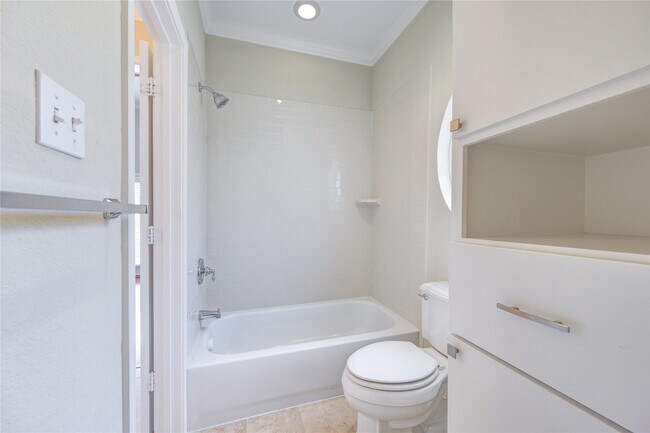 Building Photo - 1117 W 18th St