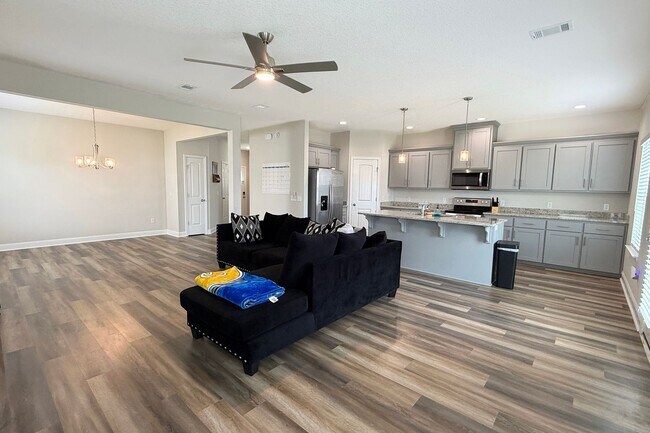 Building Photo - COMING JUNE 2026! (Small Pet Only)