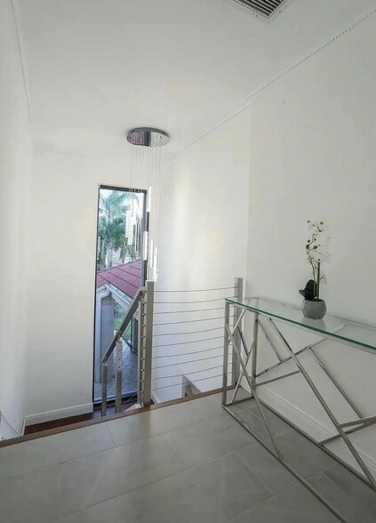 Building Photo - 819 Windermere Way