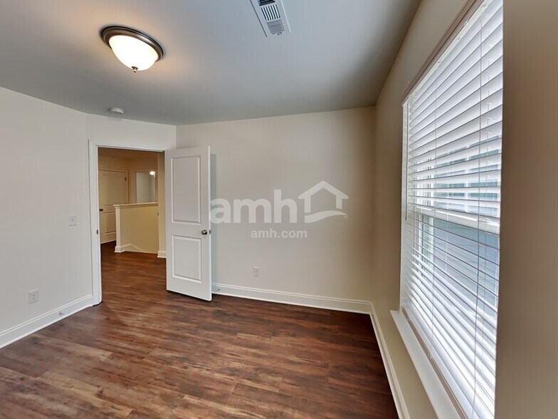 Building Photo - 5952 Hagar Vly Dr