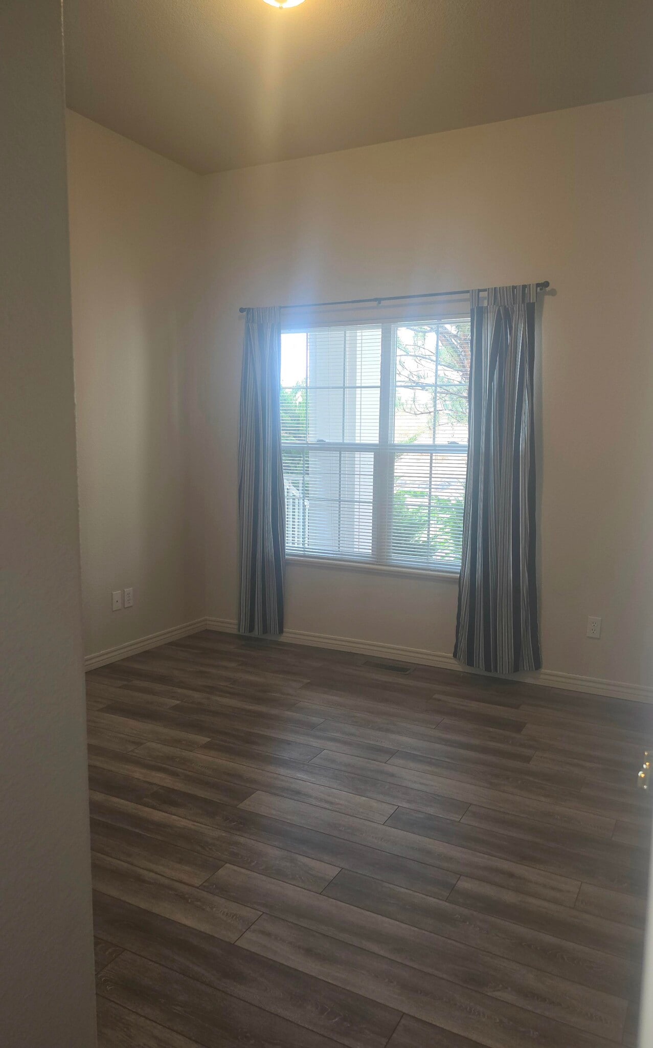 Building Photo - 772 Glen Ct