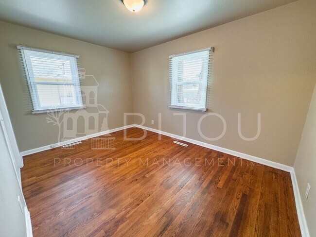 Building Photo - Downtown Ranch Home with View of Pikes Peak