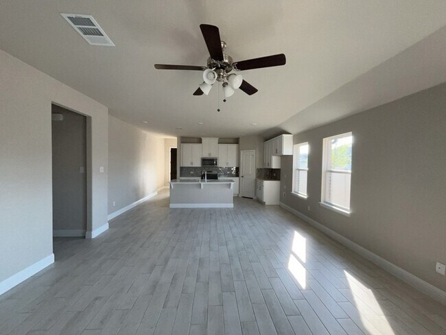 Building Photo - 612 Amenduni Ln