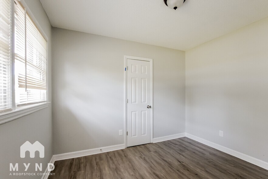 Building Photo - 3624 Somerset Dr