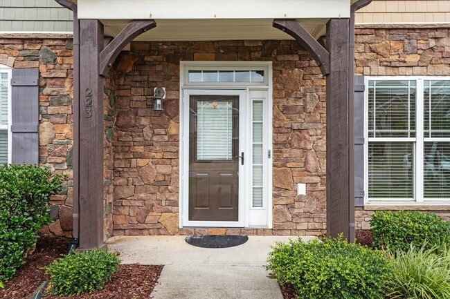Building Photo - 223 Morgan Brook Way