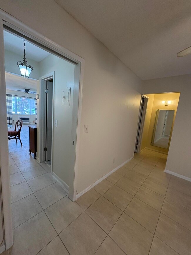 Building Photo - 51 Waltham C