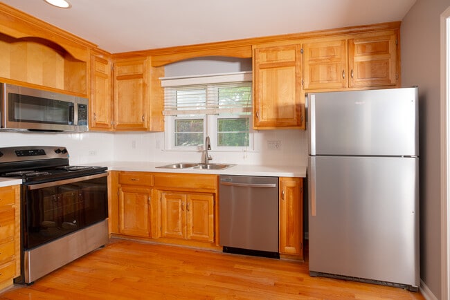 Building Photo - 9300 Outlook Dr