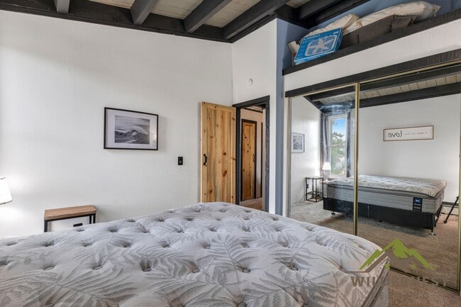 Building Photo - Treehouse Condo - 3rd floor Modern 2 Bedro...