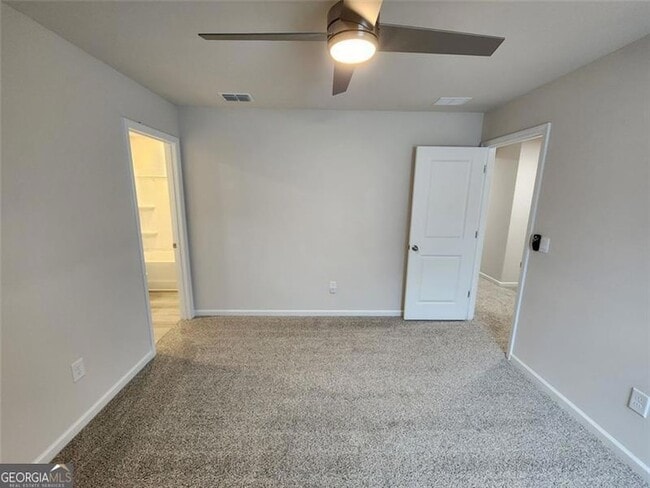 Building Photo - 235 Vly Oak Dr