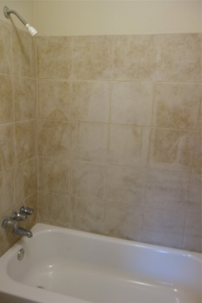 Building Photo - 722 Stephanie Dr