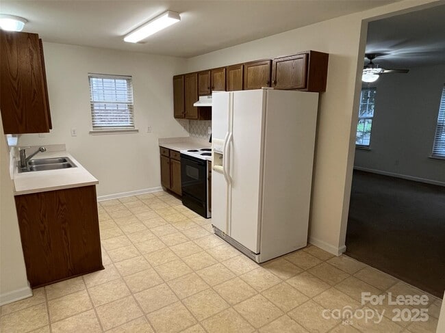 Building Photo - 688 Continental Dr