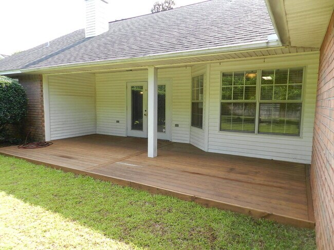 Building Photo - Spacious 4-Bedroom Home - Woodbine Springs