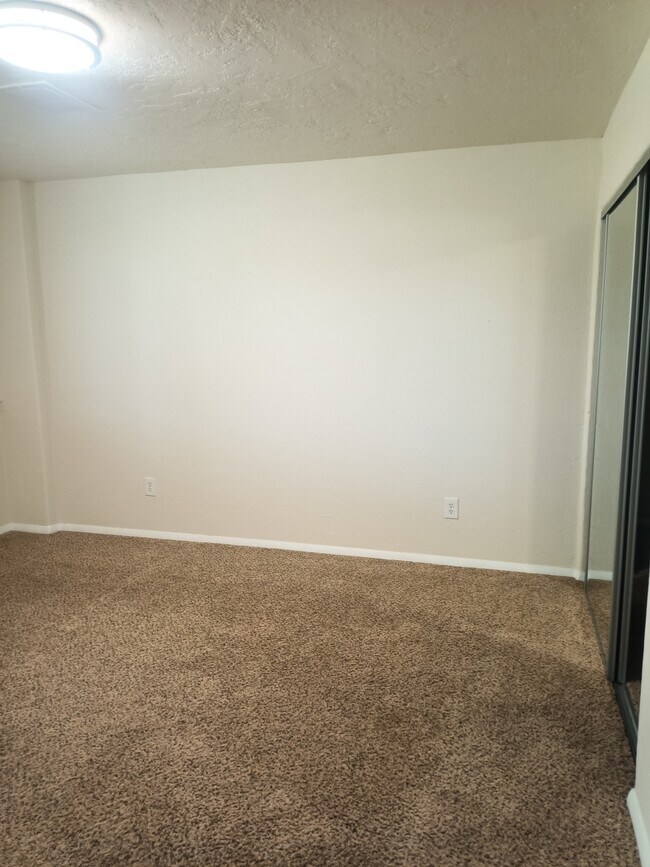 Building Photo - 9658 W Heather Rd