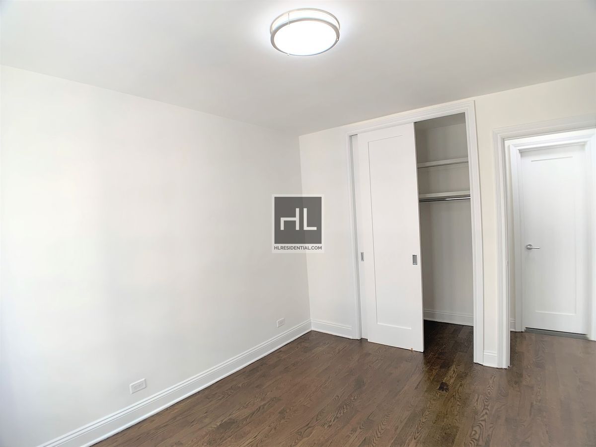 Building Photo - 5 AVENUE