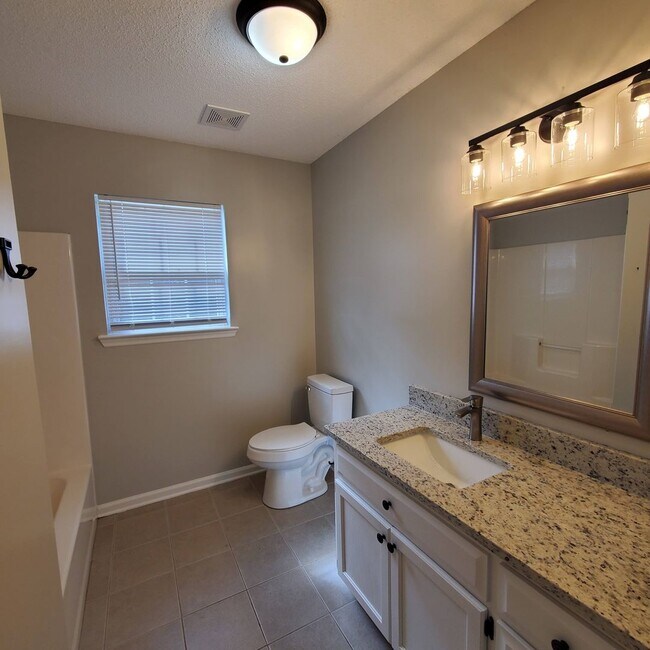 Building Photo - Southern Comfort Oasis: 3BR/2BA Rental Home in Valdosta, GA