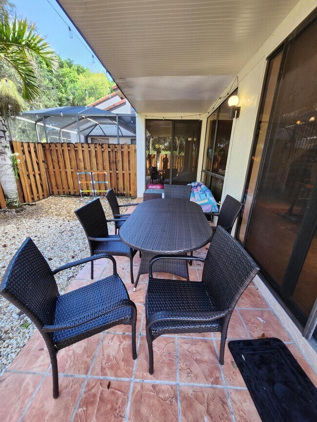 Building Photo - 5705 Fox Hollow Dr