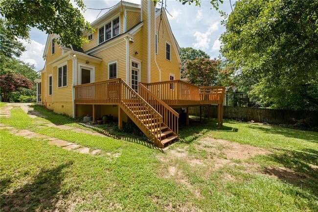 Building Photo - 765 Woodland Ave SE