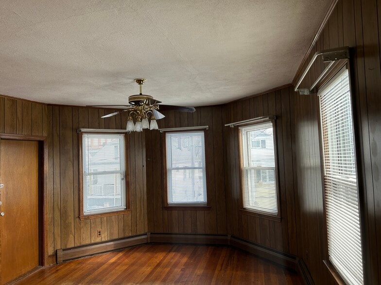 Building Photo - 121 Hope St