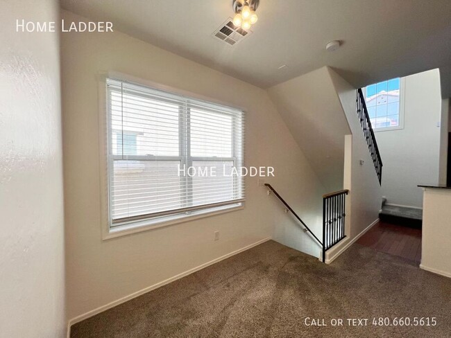 Building Photo - 1318 S Owl Dr