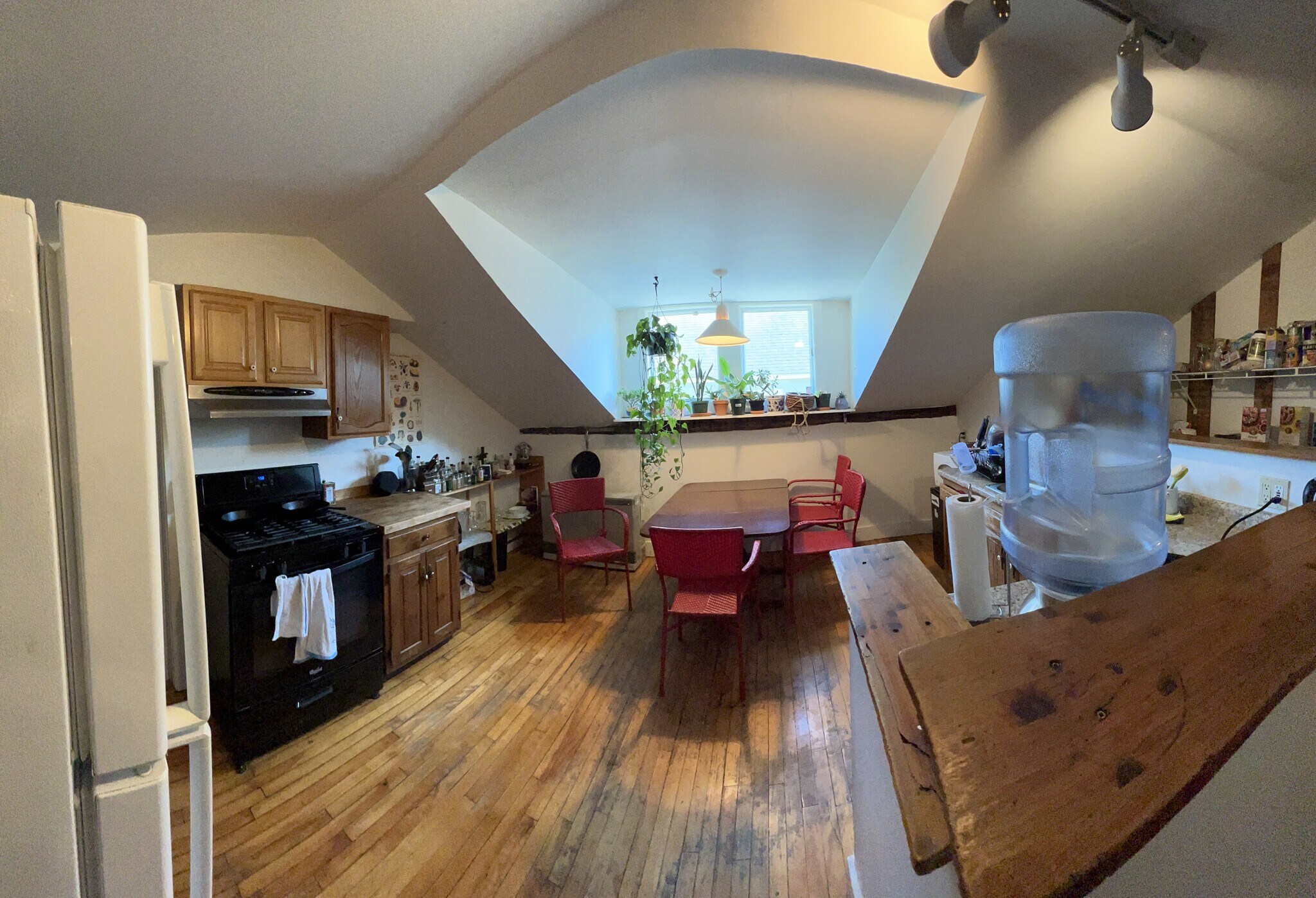 Building Photo - 192 Pine St