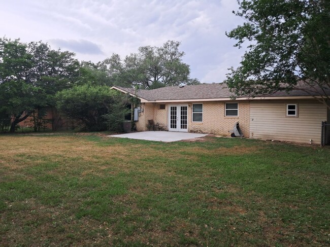 Building Photo - 1306 Leacrest Dr