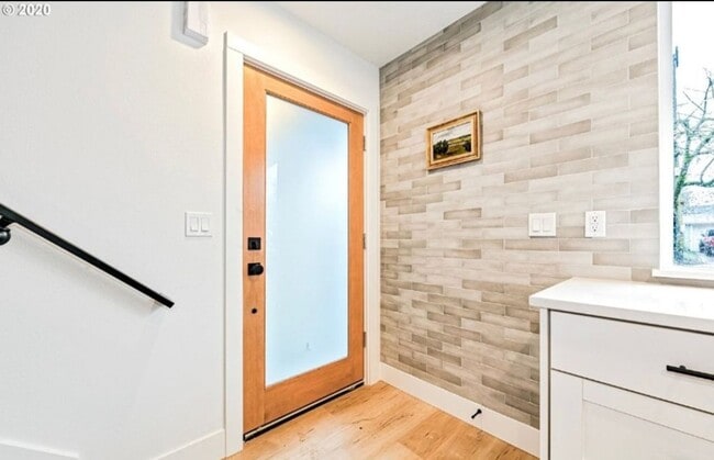 Building Photo - 617 N Lombard St