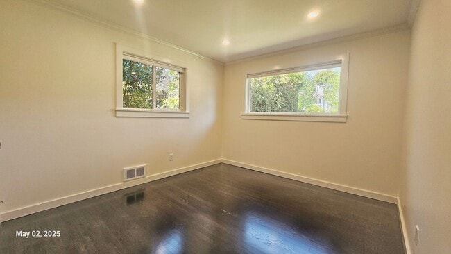 Building Photo - 3 Bed, 2 Bath Apartment in Prime Roosevelt...